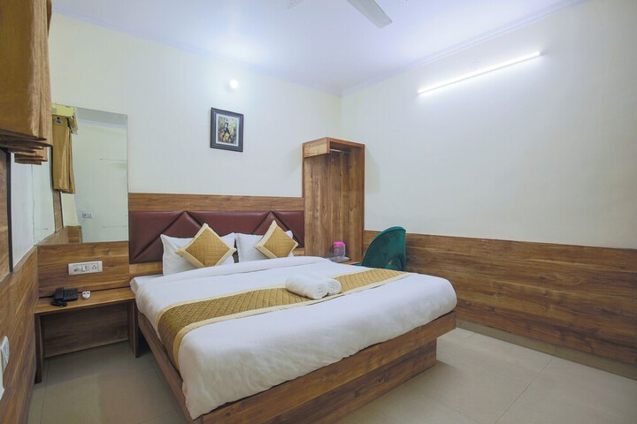 Room 10 of 33