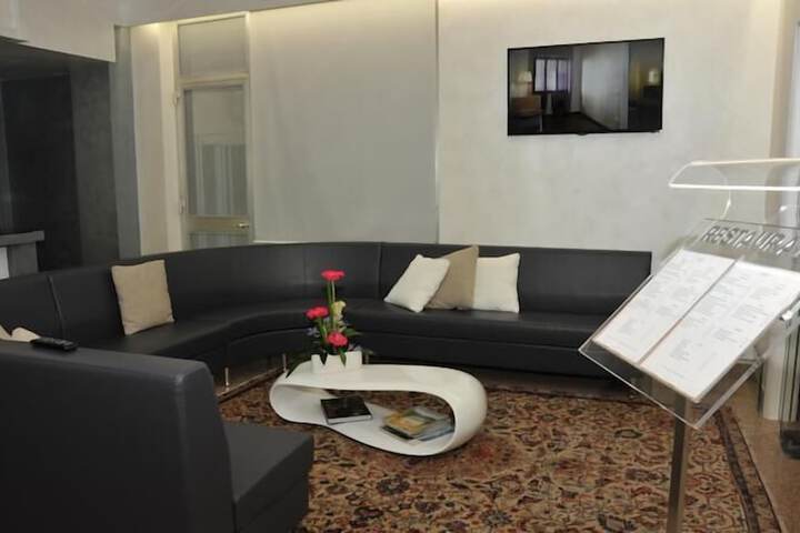 Entrance & Lobby