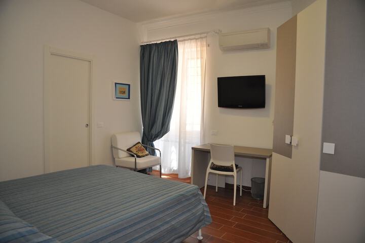 Room 8 of 37