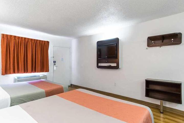 Standard Room, King or Two Doubles (3 of 3)