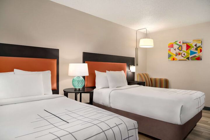 Deluxe 2 Double Beds (12 of 13)