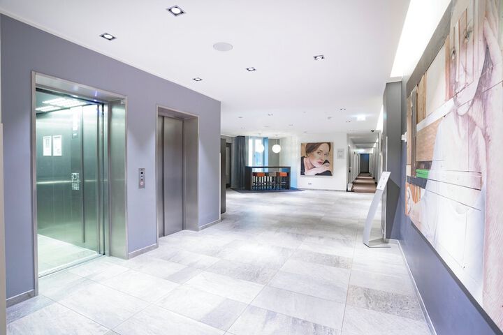 Entrance & Lobby