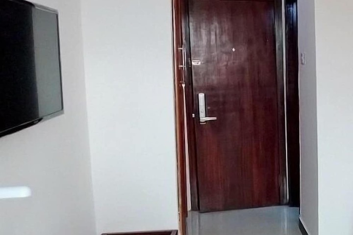 Room 11 of 21