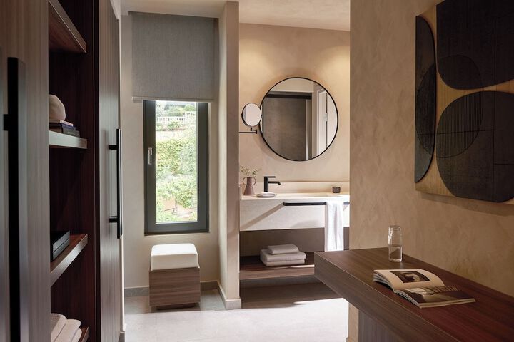 Room 44 of 160