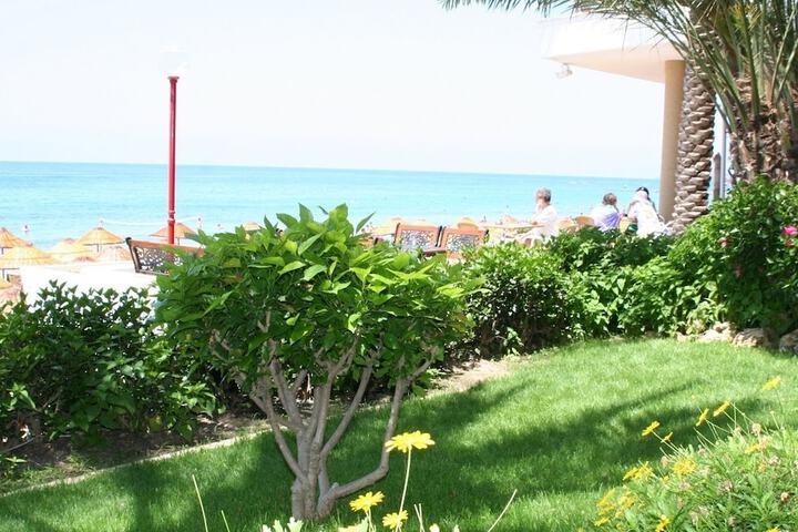 Hotel Exterior 44 of 60