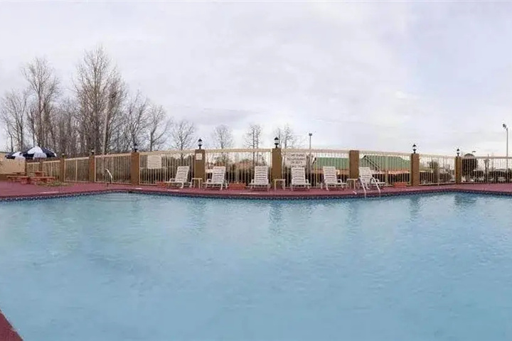 Pool 2 of 4