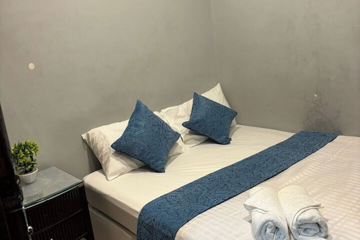Room 34 of 68