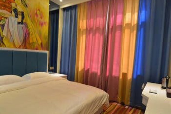 Room 3 of 7