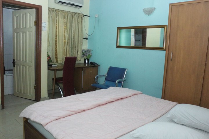 Room 13 of 25