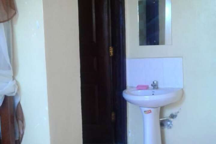 Room 12 of 16