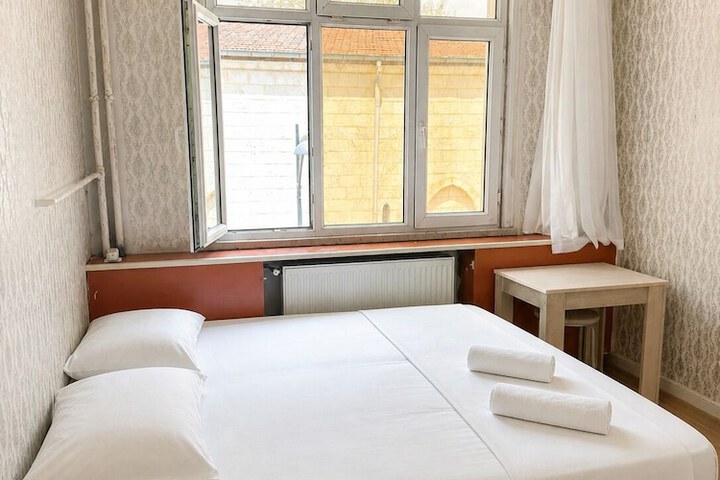 Room 3 of 9
