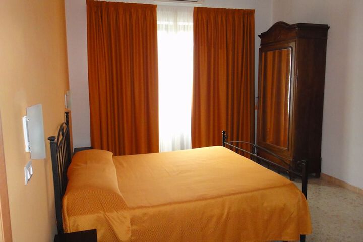 Room 5 of 22