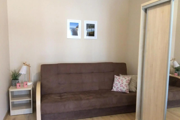 Room 4 of 16