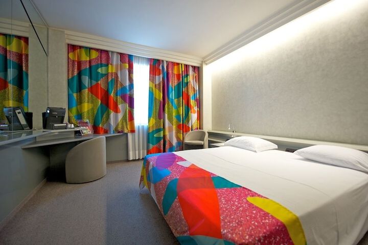 Room 3 of 26