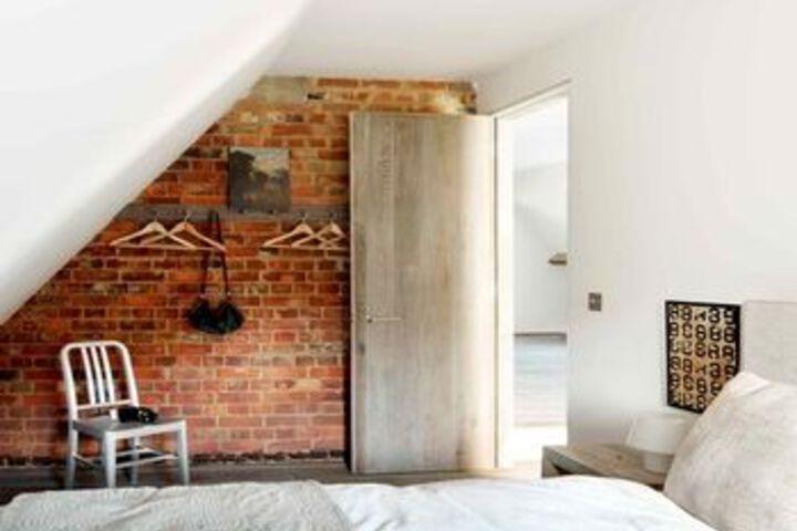 Room 17 of 34