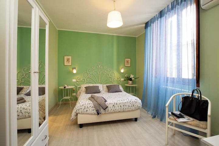 Room 6 of 23