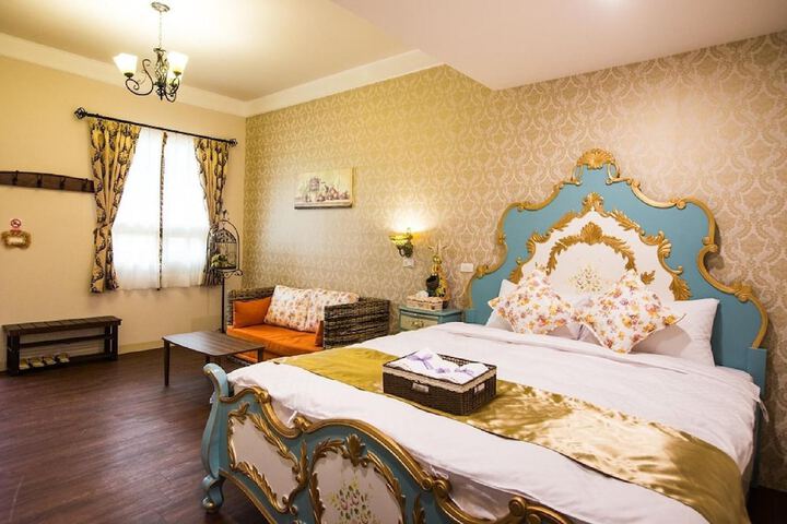 Room 17 of 40