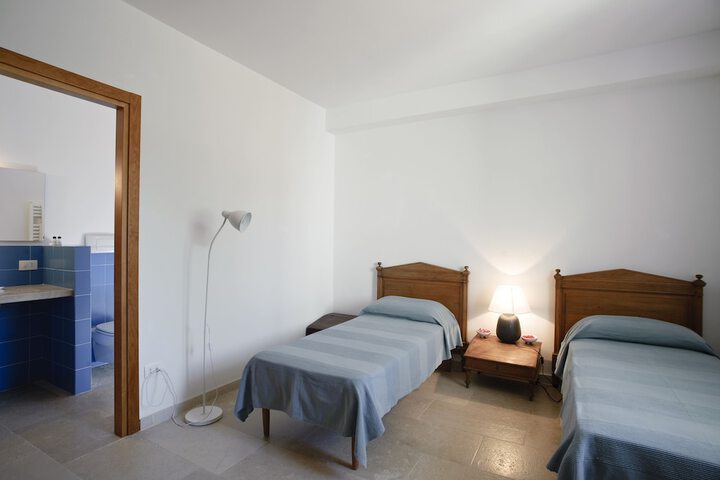 Room 8 of 115
