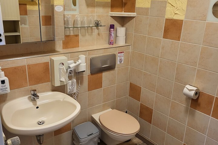 Room 44 of 73