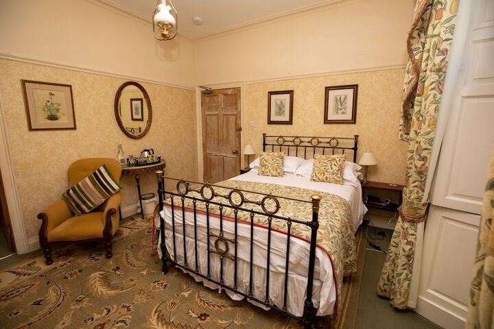 Room 10 of 40