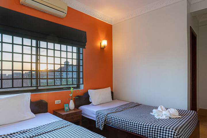 Room 13 of 22