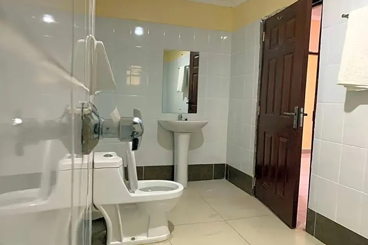 Room 6 of 17