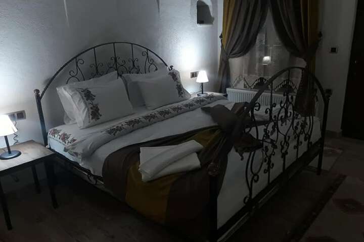 Room 41 of 185