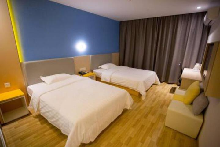 Room 5 of 6