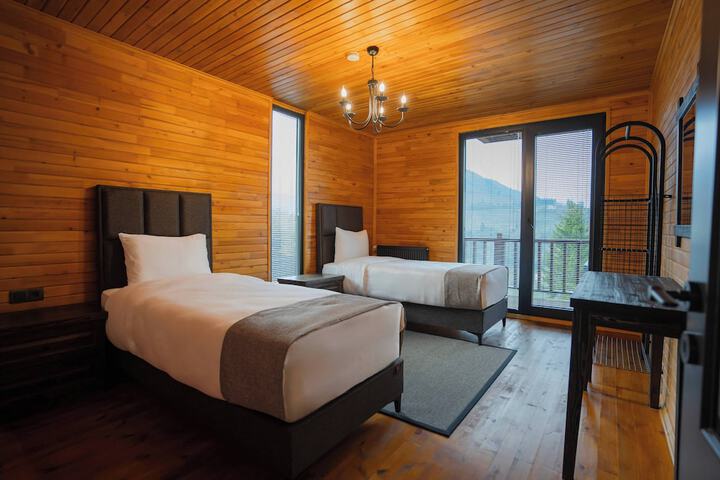 Room 4 of 41