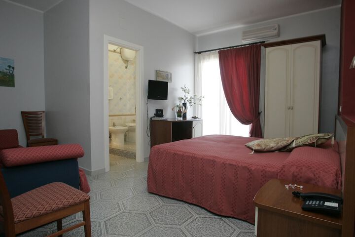 Room 6 of 32