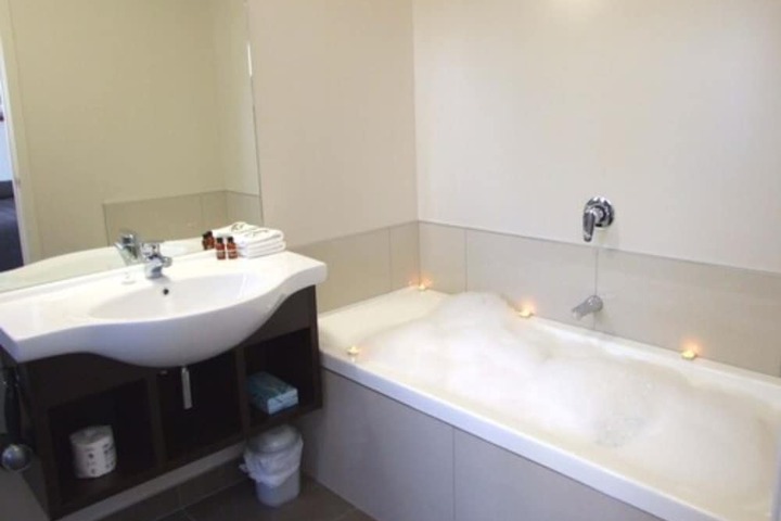 Jetted tub