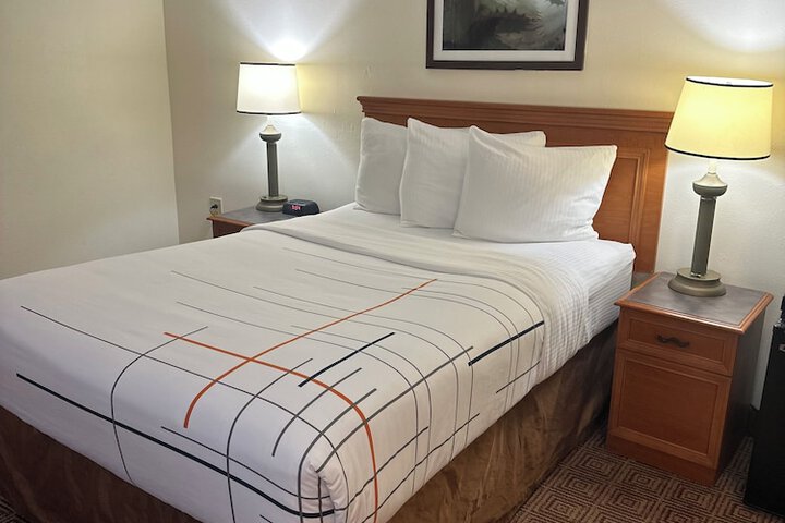 2 Double Beds (7 of 9)