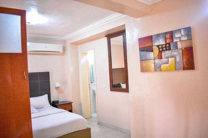 Room 14 of 41