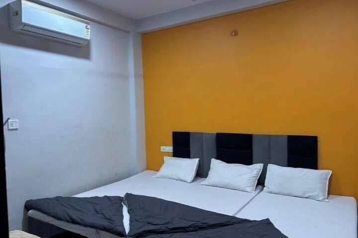 Room 7 of 9