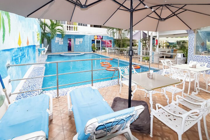 Hotel Pool