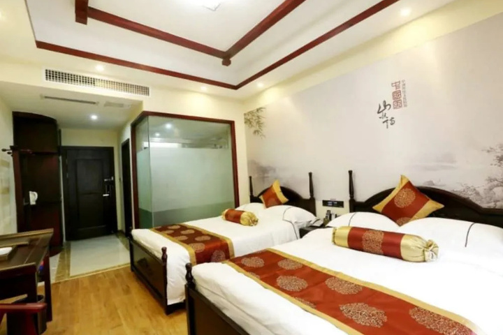 Room 4 of 20