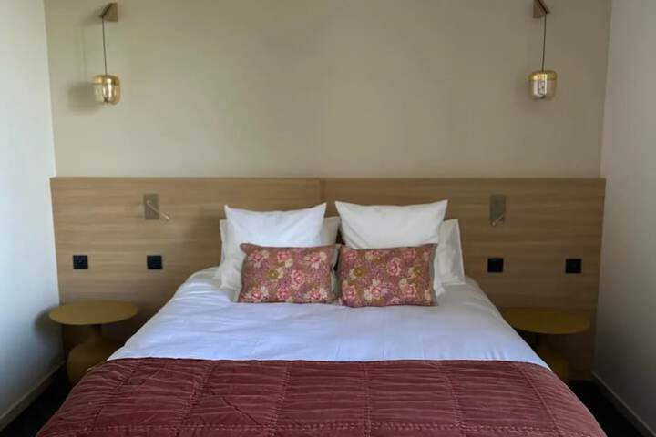 Room 8 of 109