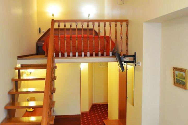 Room 17 of 115