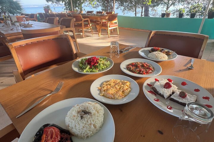 Dining 21 of 34