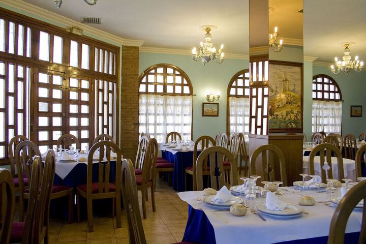 Dining 26 of 37