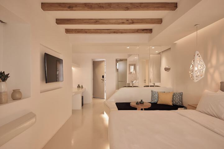 Room 14 of 83