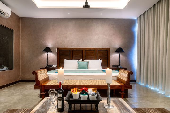 Room 2 of 16