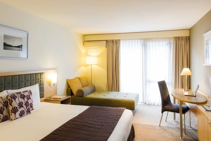 Room 3 of 94