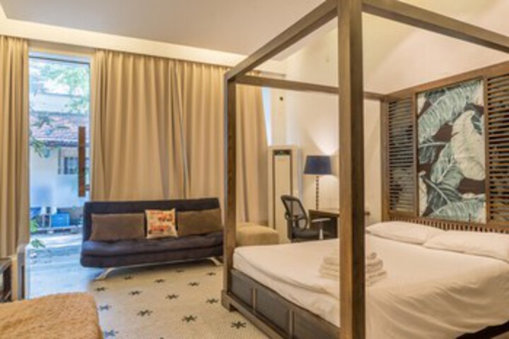 Room 15 of 19