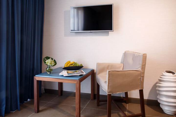 Room 21 of 100