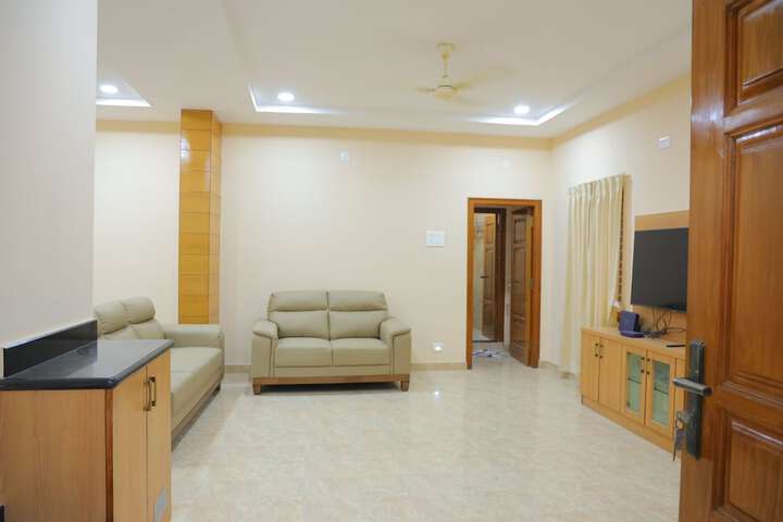 Ballroom/Hall 17 of 21