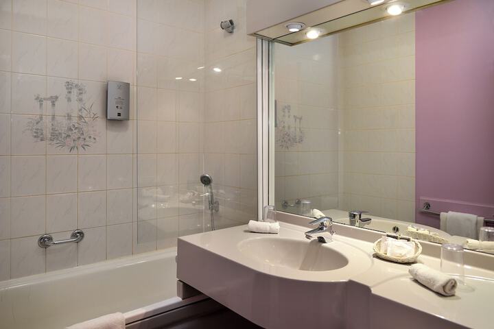 Room 15 of 41