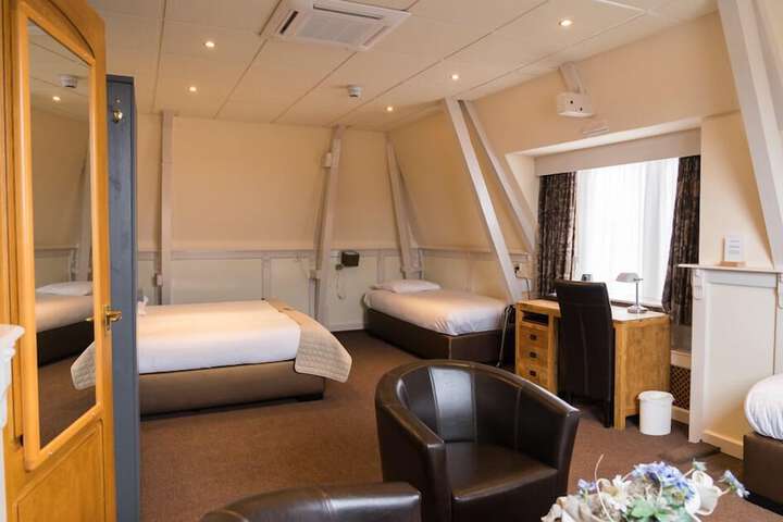 Room 10 of 52