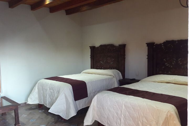 Room 9 of 18