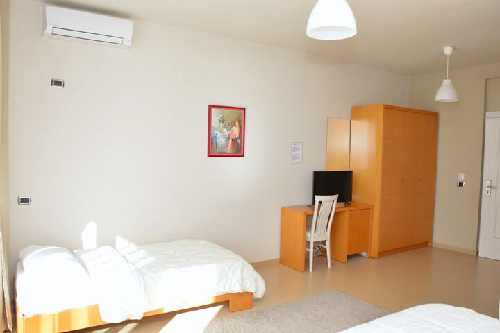 Room 8 of 38